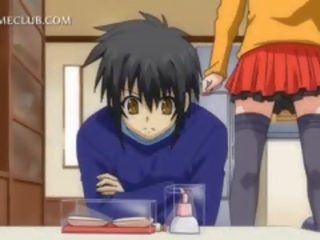 Remaja anime cutie memeriksa beliau payu dara dalam yang cermin